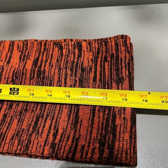 Philadelphia Flyers FOCO Orange and Black Knit Infinity Scarf - Picture 8 of 9